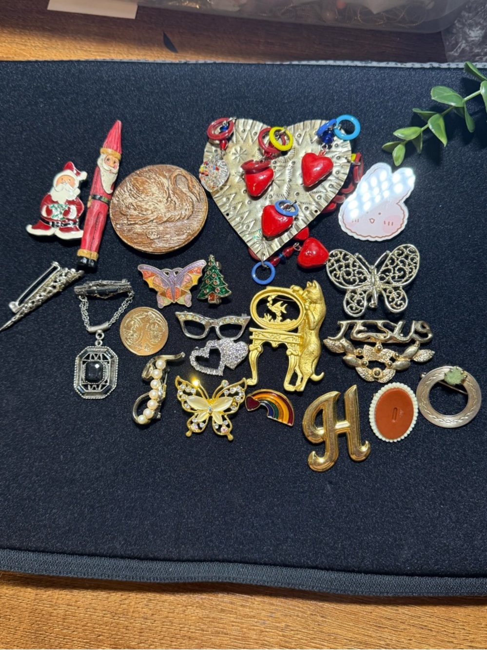 Vintage Mixed Costume Brooches - Picture 3 of 8